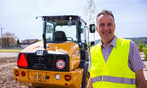 Professionista innovativo nel settore del giardinaggio e della paesaggistica: Marc Herrmann, proprietario e amministratore delegato della Herrmann Gartenbau AG di Burgdorf.