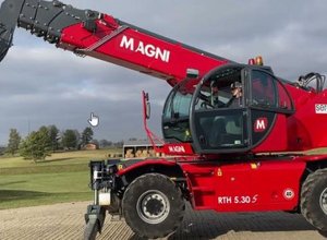 MAGNI TELESCOPIC HANDLERS RTH 5.30